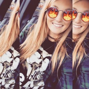 Meet your Posher, Hallie